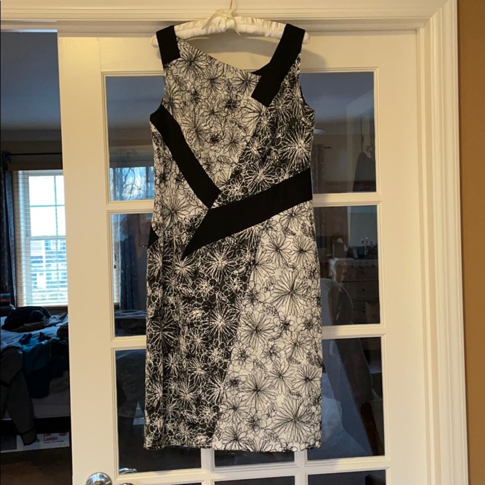 Fabulous patterned dress!